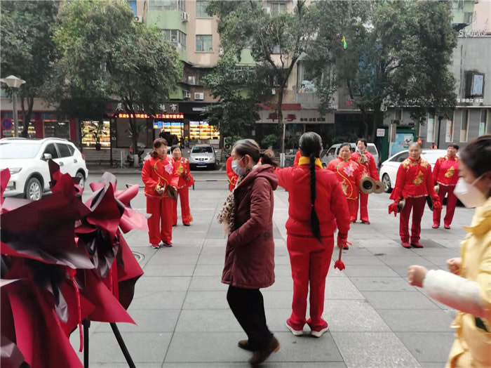 四川中青旅綿陽(yáng)分社、綿陽(yáng)市中旅假日旅行社、綿陽(yáng)自來(lái)文化傳播有限公司24H自助售貨服務(wù)盛大開(kāi)業(yè)