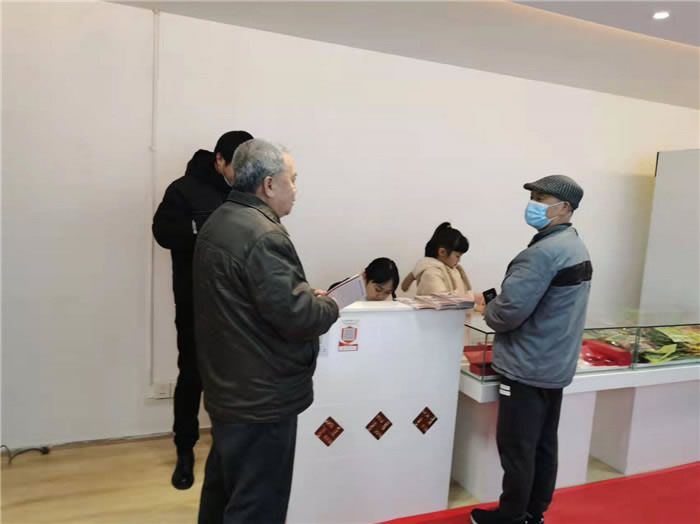 四川中青旅綿陽(yáng)分社、綿陽(yáng)市中旅假日旅行社、綿陽(yáng)自來(lái)文化傳播有限公司24H自助售貨服務(wù)盛大開(kāi)業(yè)