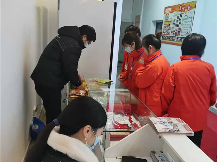 四川中青旅綿陽(yáng)分社、綿陽(yáng)市中旅假日旅行社、綿陽(yáng)自來(lái)文化傳播有限公司24H自助售貨服務(wù)盛大開(kāi)業(yè)